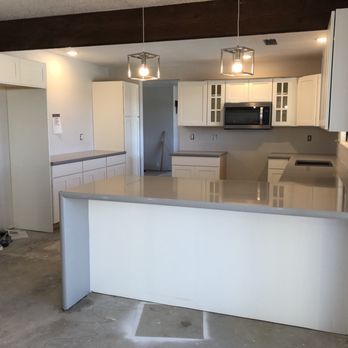 Ceramic Designs by Ron Green - Kitchen quartz countertops - Tiling Near Me - Redding, California