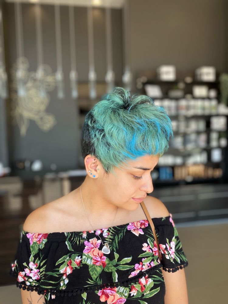 VOSS SALON Updated May 2024 73 Photos & 17 Reviews 118 E John