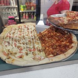 GiCarli's Pizza - Inside