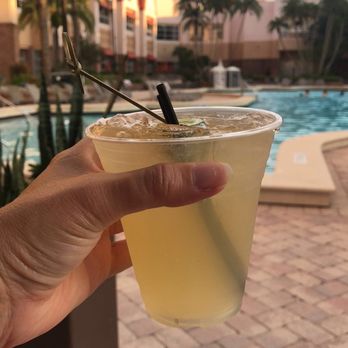 Harry's Poolside Bar & Grill - Sunset drinks by the pool. 22.09.2023 - American Near Me - Orlando, Florida