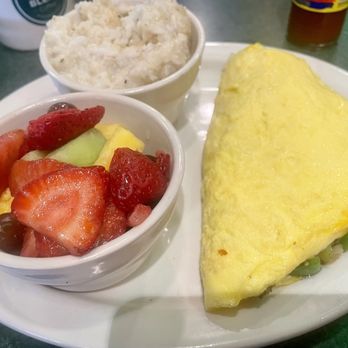 Metro Diner - Veggie Omelet with Fresh Seasonal Fruit and grits - Diners Near Me - Plainfield, Indiana