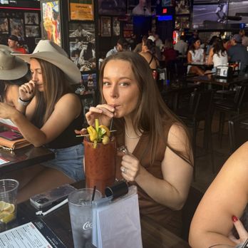Neighbors Gulch - Sports Bars Near Me - Nashville, Tennessee