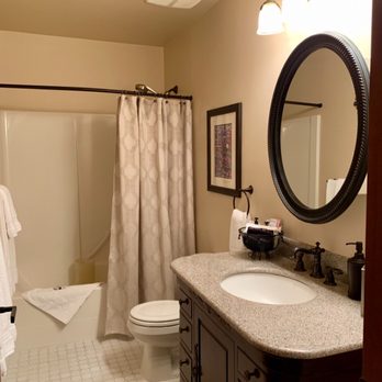 Fat Duck Inn - Gadwall en-suite - Bed & Breakfast Near Me - Walla Walla, Washington Fat Duck Inn - Gadwall en-suite - Bed & Breakfast Near Me - Walla Walla, Washington
