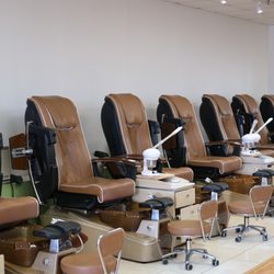 LZ Nails & Spa - Inside