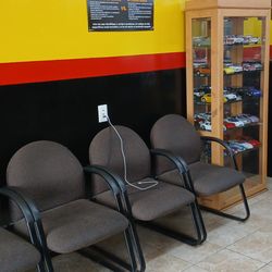 E-Z Zone Auto Repair - Waiting room