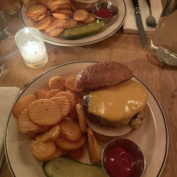 Red Hook Tavern - Dry Aged Cheeseburger - American Near Me - Brooklyn, New York