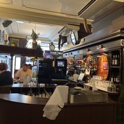 Horseshoe Bar