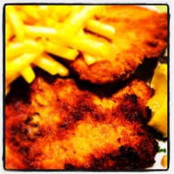 Landgasthof Zum Hirschen - Schnitzel Wiener Art mit Pommes Frites