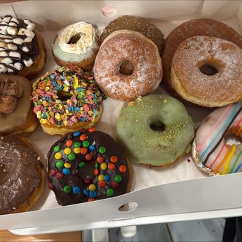 Randy's Donuts - Donuts Near Me - Gilbert, Arizona