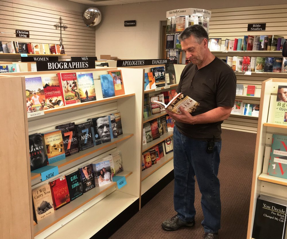 LIBERTY BOOKSTORE Updated October 2024 824 N Calumet Ave