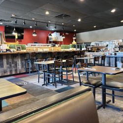 Ken Ken Sushi Asian Cuisine - Dining area