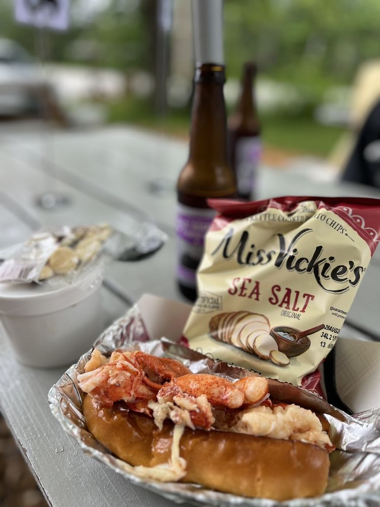 THE TRAVELIN LOBSTER Updated July 2024 866 Photos & 585 Reviews