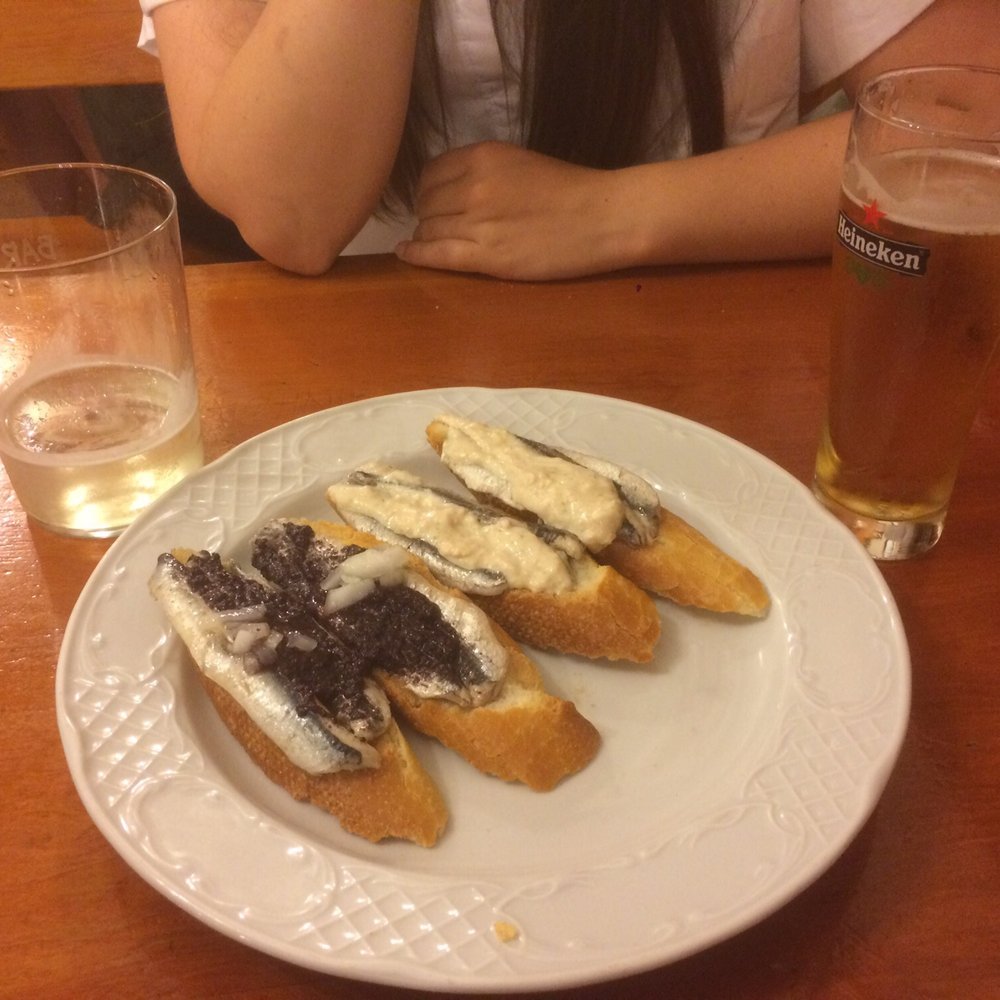 Spider-crab and olive tapenade anchovies, with a glass of beer and txakoli (a basque white wine) Spider-crab and olive tapenade anchovies, with a glass of beer and txakoli (a basque white wine)