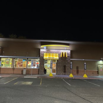 McDonald's - empty parking lot at night - Fast Food Near Me - Avondale, Arizona