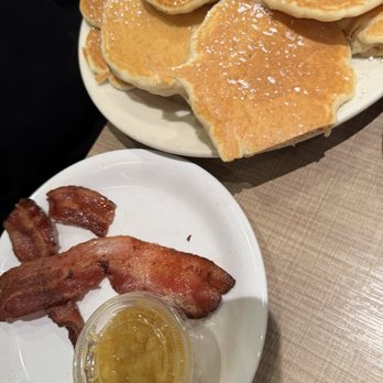 Lou Mitchell's - Breakfast & Brunch Near Me - Chicago, Illinois Lou Mitchell's - Breakfast & Brunch Near Me - Chicago, Illinois