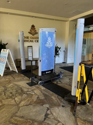 Photo of The Queen's Medical Center - Honolulu, HI, US. Entrance to main lobby