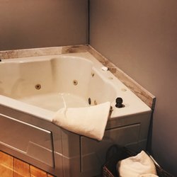 The Inn At the Round Barn Farm - Jacuzzi tub
