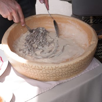 Il Sorrentino - Tagliatelle with cheese cream sauce, prepared at your table side. - Italian Near Me - Paris, 75