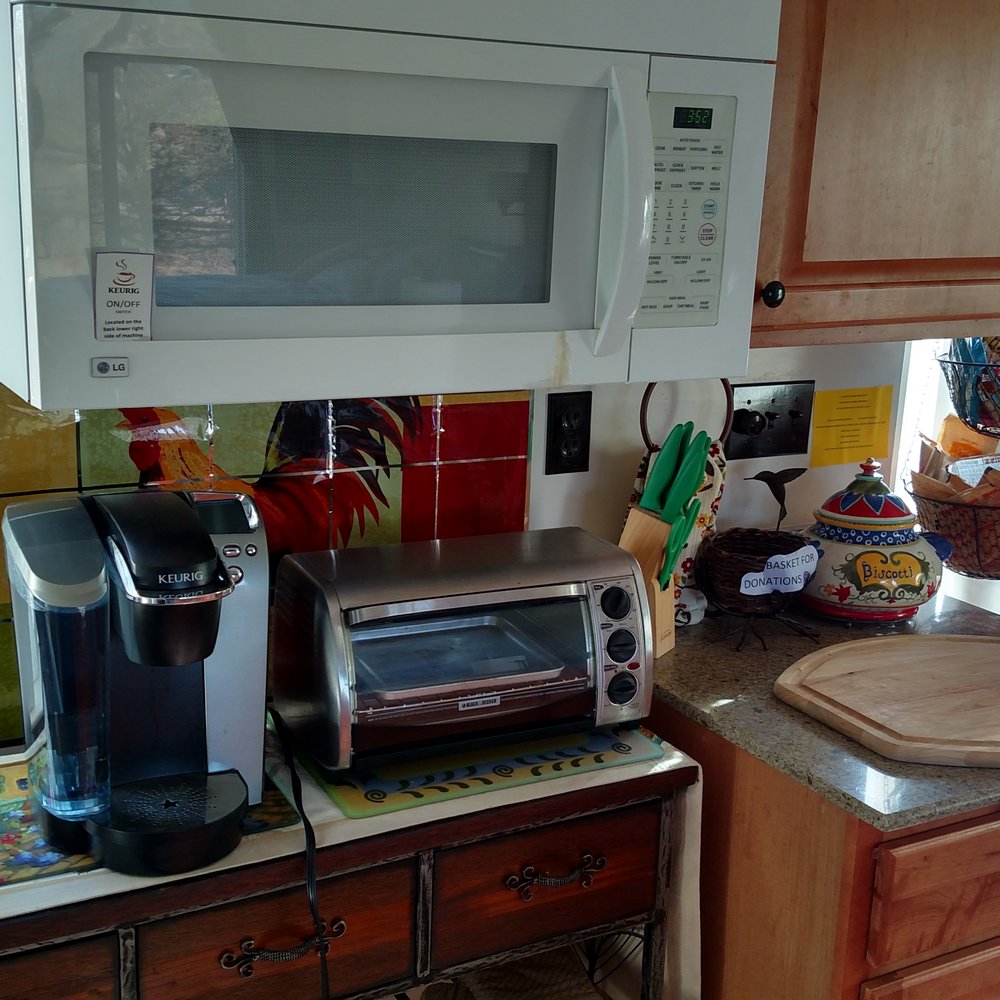 The Best Nest - Kitchen Area up close. - Bed & Breakfast Near Me - Atascadero, California