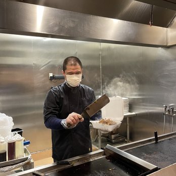 Lucky Dragon Buffet - Chef at the grill. - Chinese Near Me - North Bend, Oregon