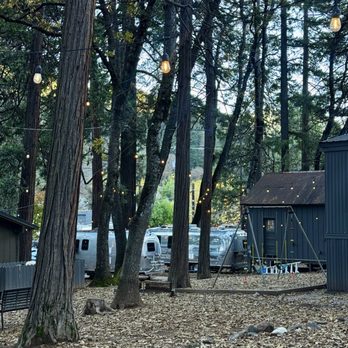 Cave Springs Resort - Hotels Near Me - Dunsmuir, California