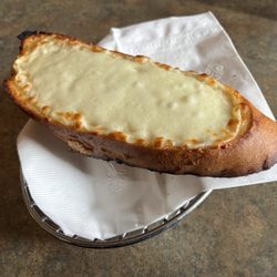 Detello's Pizza & Pasta - Toasted Garlic Cheese Bread, hot gooey cheesy amazingness! Sooo good!