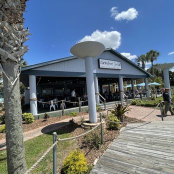 Waterfront Social - Outdoor dining - Bars Near Me - Crystal River, Florida Waterfront Social - Outdoor dining - Bars Near Me - Crystal River, Florida