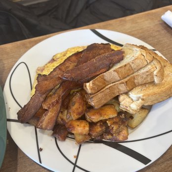 Sweet Jean's Cafe - Ham and american cheese omelet with side of bacon, home fries and white toast - Breakfast & Brunch Near Me - East Hampton, Connecticut