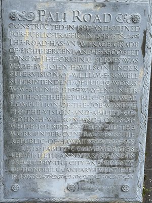 Nuʻuanu Pali Lookout by null