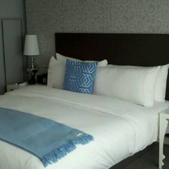 W Austin - standard room with king size bed - Hotels Near Me - Austin, Texas W Austin - standard room with king size bed - Hotels Near Me - Austin, Texas