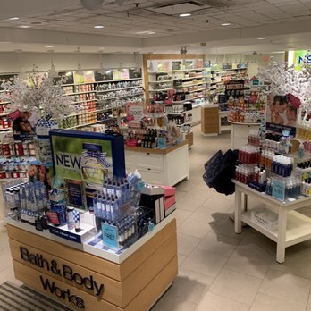 BATH & BODY WORKS - Updated April 2025 - 10 Reviews - 5012 W 119th St ...