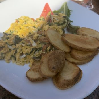C'est la Vie Restaurant & Bakery - Le Omelette Breakfast - French Near Me - Laguna Beach, California C'est la Vie Restaurant & Bakery - Le Omelette Breakfast - French Near Me - Laguna Beach, California