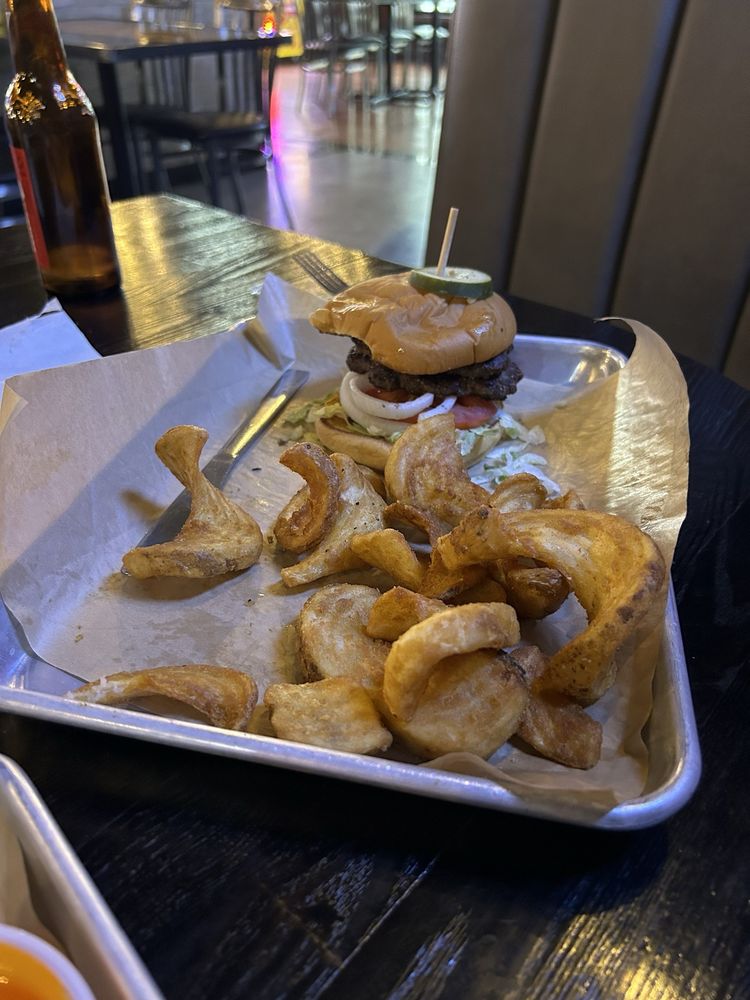 BUCKETS SPORTS BAR & GRILL Updated October 2024 13 Reviews 1406 Hwy 62 E, Mountain Home