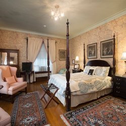 Lynne Parks '68 SUNY Cortland Alumni House - The Louise McCarthy Conley Guest Room