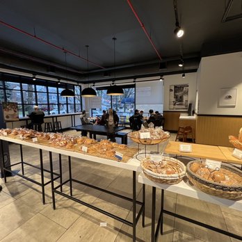 Paris Baguette - Inside - Coffee & Tea Near Me - Queens, New York Paris Baguette - Inside - Coffee & Tea Near Me - Queens, New York