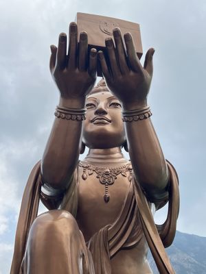 Tian Tan Buddha by null