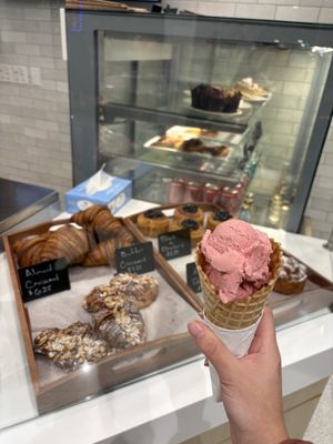 Momento Gelato and Coffee by null