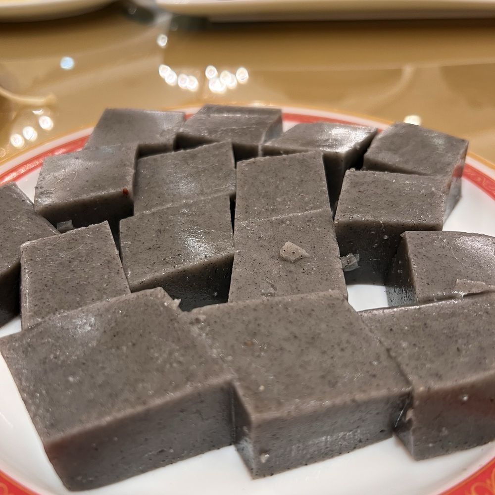 Black sesame gelatin for dessert Black sesame gelatin for dessert