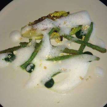 Restaurant Radio - Local charred cabbage, green beans, parsnip and peas purée, toasted elderflowers whey foam. - Scandinavian Near Me - Copenhagen, 84 Restaurant Radio - Local charred cabbage, green beans, parsnip and peas purée, toasted elderflowers whey foam. - Scandinavian Near Me - Copenhagen, 84