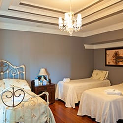 Saltgrass - La Petite Stateroom