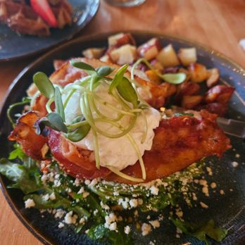 Harvest Food & Drink - Avocado bacon toast - Coffee & Tea Near Me - Jasper, Alberta
