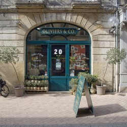 Oliviers&Co - La devanture et ses plants d'oliviers !