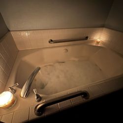 Hotel Breakers - Jet tub was nice but we had to clean it before we used it