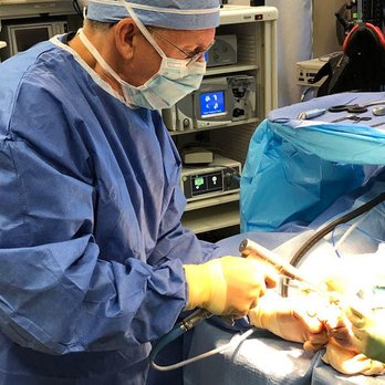 Foothill Podiatry Clinic - Podiatrist Kennan Runte Performing Surgery - Podiatrists Near Me - Grass Valley, California