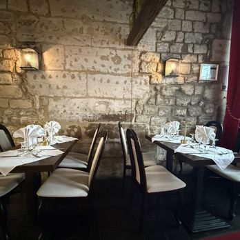 L'Escarmouche - Seating area. - Venues & Event Spaces Near Me - Paris, 75