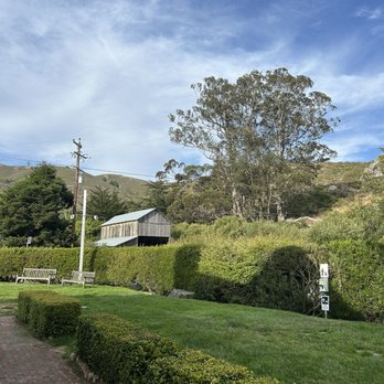 The Pelican Inn - Garden - Hotels Near Me - Muir Beach, California The Pelican Inn - Garden - Hotels Near Me - Muir Beach, California
