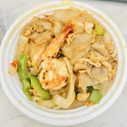 One Two Thai - Drunken Noodle shrimp.