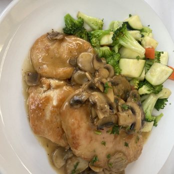 MA'S Italian Kitchen - CHICKEN MARSALA delicious - Italian Near Me - Burbank, California