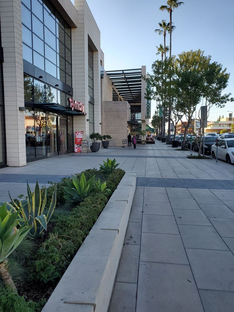 VILLAGE WALK AT TARZANA 34 Photos & 15 Reviews 18700 Ventura Blvd