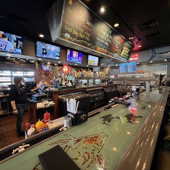 Bubba's Fish Camp & Smokehouse - The bar from my perspective! And Lynn of course! - Seafood Near Me - Myrtle Beach, South Carolina